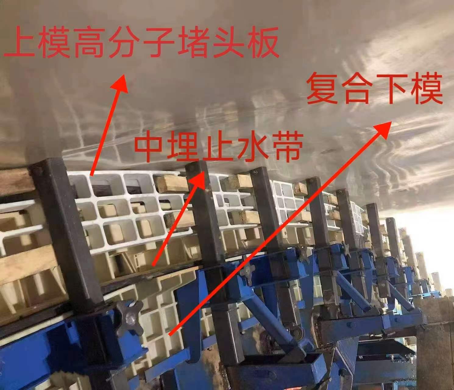 搅拌拖泵,搅拌天泵,车载搅拌泵,混凝土湿喷机,臂架泵,混凝土输送泵